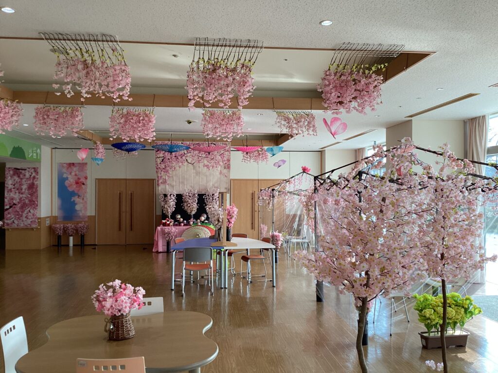 ホール全体に飾られた桜の写真