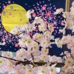 月と桜のタペストリーの写真