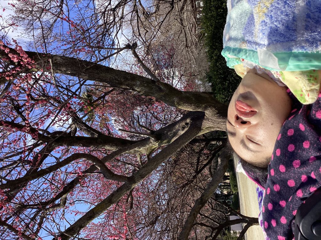 枝垂桜と利用者さんの写真２