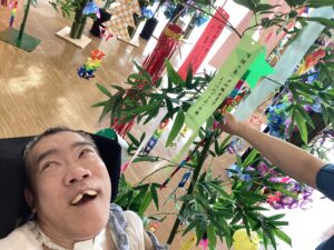 七夕飾りと利用者さんの写真１０