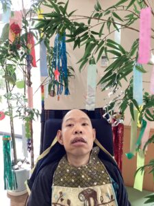 七夕飾りと利用者さんの写真５